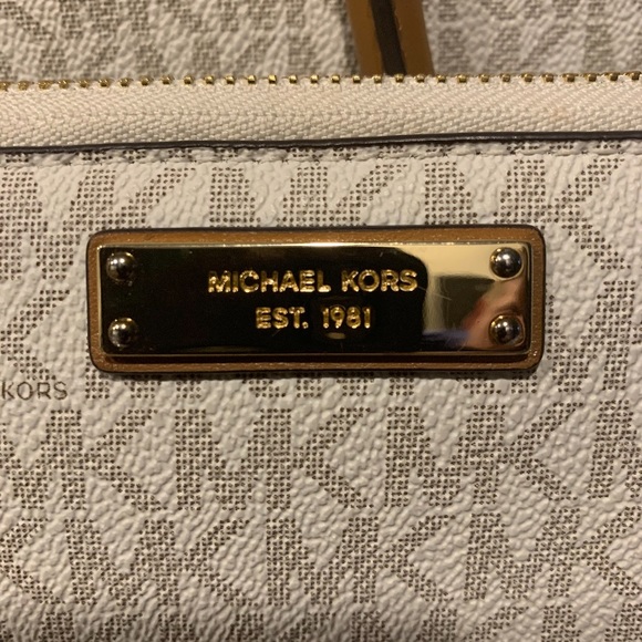 Michael Kors purse and wallet - Picture 3 of 4